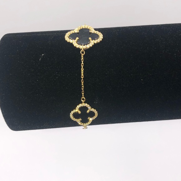 Onyx Clover Bracelet - Picture 8 of 12